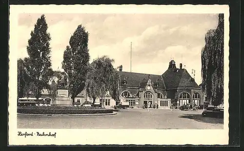 AK Herford, Bahnhof mit Denkmal