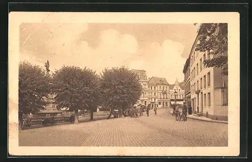 AK Siegburg, Blick auf Marktplatz mit Denkmal