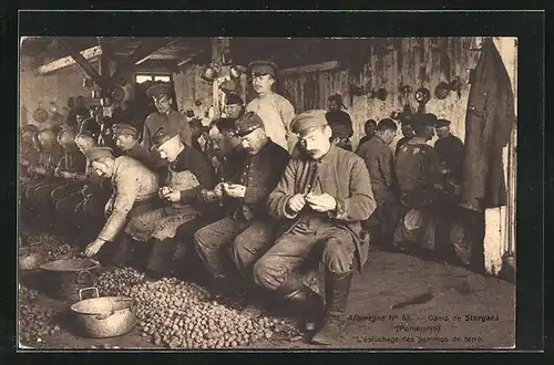AK Stargard, L`épluchage des pommes de terre, Kriegsgefangene beim Kartoffeln schälen