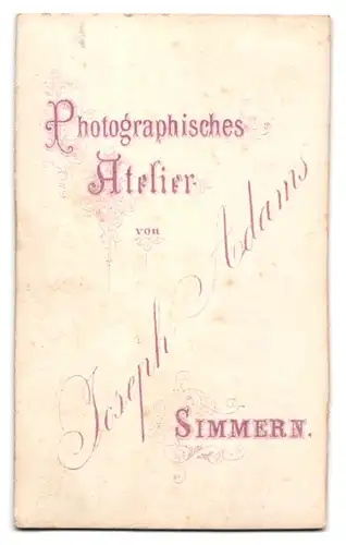 Fotografie Joseph Adams, Simmern, Portrait charmanter Herr im Anzug mit Fliege