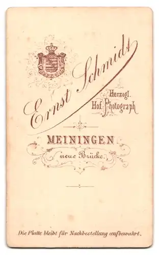 Fotografie Ernst Schmidt, Meiningen, Portrait eleganter Herr mit Zwicker und Oberlippenbart