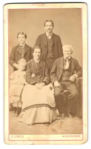 Fotografie J. Linck, Winterthur, Portrait bürgerliches Paar mit älterem Herrn und zwei Kindern