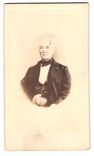 Fotografie Durand, Lyon, Qui d`Orléans, Portrait älterer Herr in eleganter Kleidung