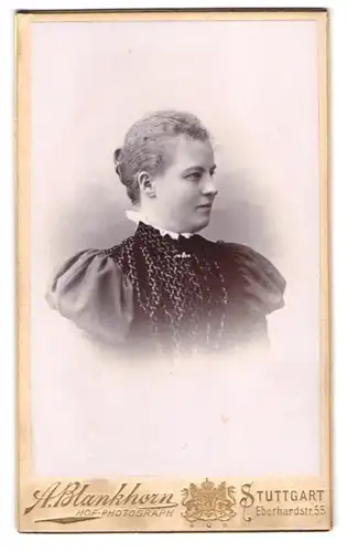 Fotografie A. Blankhorn, Stuttgart, Eberhardstrasse 55, Portrait junge Dame mit zurückgebundenem Haar