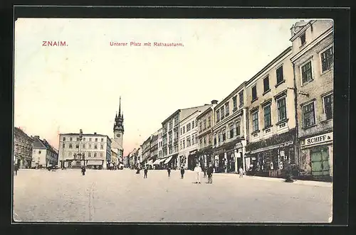 AK Znaim, Unterer Platz mit Rathausturm