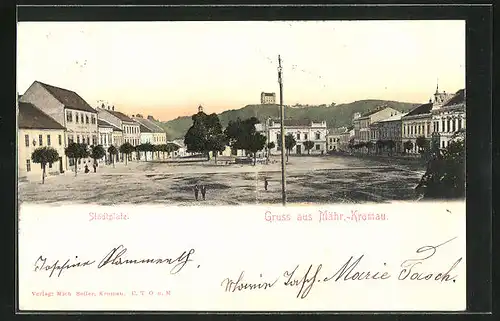 AK Mähr.-Kromau, Passanten am Stadtplatz