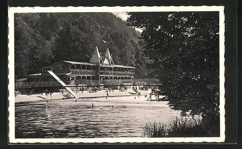 AK Znaim a. Thaya, Niederdonau, Flusspartie mit Badegästen