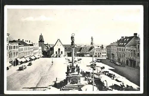 AK Znaim, Marktplatz mit Denkmal