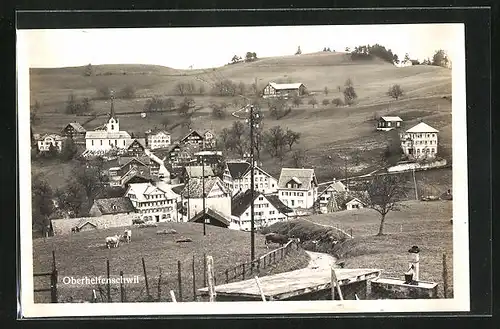 AK Oberhelfenschwil, Kuhgehege in der Ortschaft