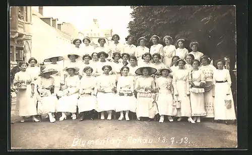 Foto-AK Rehau, Blumentag 1913, Frauengruppe in weissen Kleidern