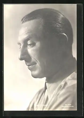 AK Schauspieler Theo Lingen im Hemd nachdenklich schauend