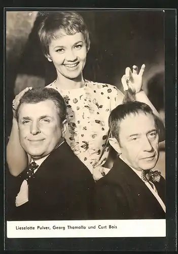 AK Schauspieler Liselotte Pulver, Georg Thomalla und Curt Bois in dem Film Das Spukschloss im Spessart
