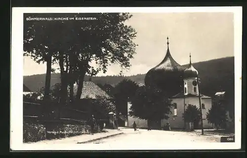 AK Eisenstein im Böhmerwald, Strassenpartie an der Kirche