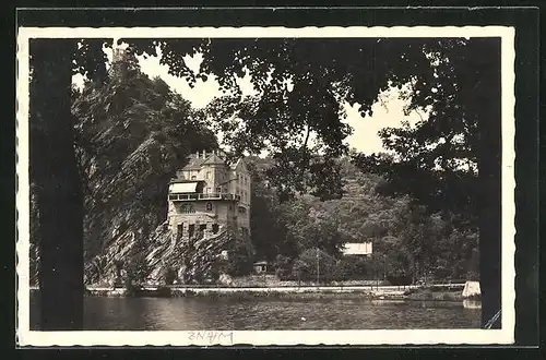 AK Znaim, Gebäude am Ufer der Niederdonau