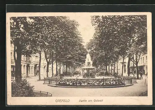 AK Crefeld / Rhein, Partie mit Brunnen am Ostwall