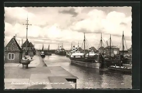 AK Brunsbüttelkoog, Geöffnete Schleusenkammer