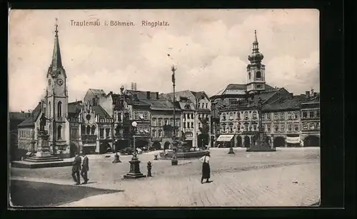 AK Trautenau / Trutnov, Ringplatz mit Passanten