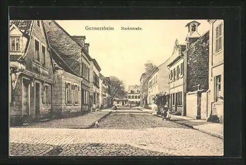 AK Germersheim, Marktstrasse mit Passanten u. Wohnhäusern