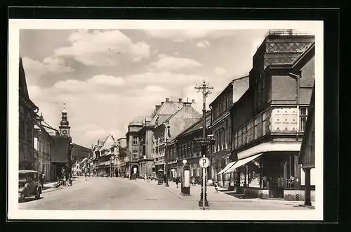 AK Hohenelbe / Vrchlabi, Strassenpartie mit Geschäften