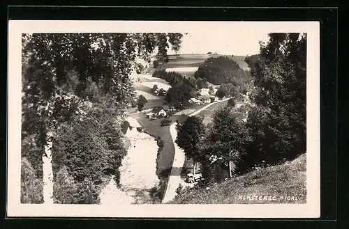 AK Klasterec n. Orl., Strasse im Ort aus der Vogelschau