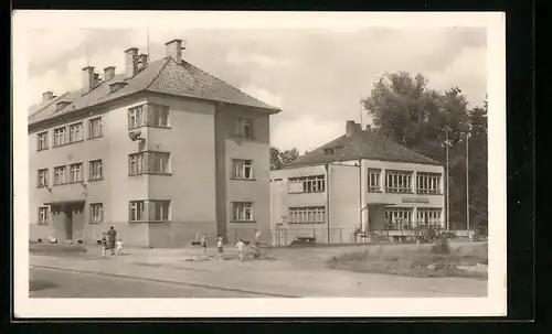 AK Tyniste nad Orlici, Spielende Kinder auf der Strasse