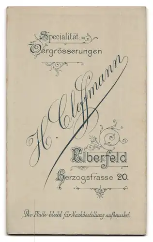 Fotografie H. Cleffmann, Elberfeld, Herzogstrasse 20, Portrait junge Dame im Kleid mit Blumen