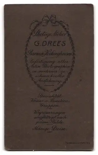 Fotografie G. Drees, Barmen-R., Heckinghauserstrasse 168, Portrait junge Dame in hübscher Bluse und Rock