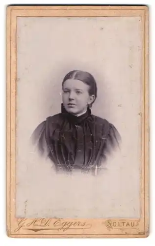 Fotografie G. H. D. Eggers, Soltau, Schützenstrasse, Portrait junge Dame im Kleid