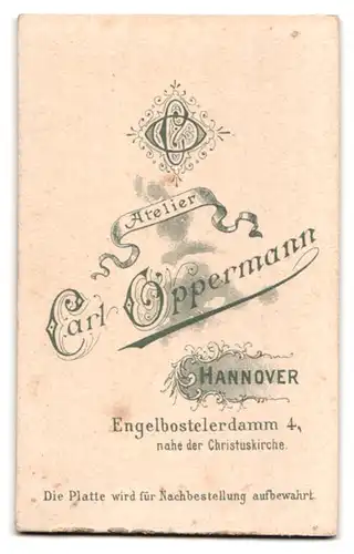 Fotografie Carl Oppermann, Hannover, Engelbostelerdamm 4, Portrait eleganter Herr mit Moustache