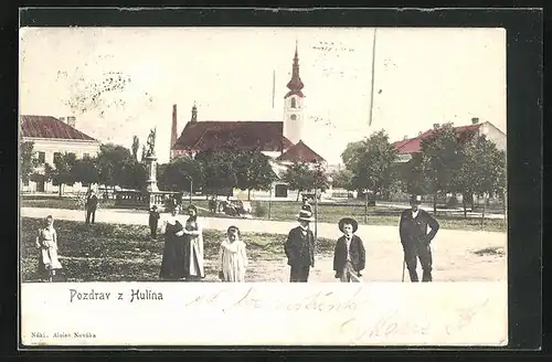 AK Hulin, Ortspartie mit Denkmal und Kirche, Pomnik a kostel