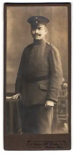 Fotografie H. Deike, Hannover-Linden, Portrait Soldat in Feldgrau Uniform Rgt. 73 mit Moustache