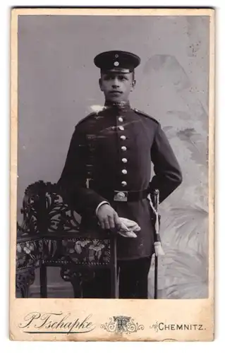 Fotografie R. Tschapke, Chemnitz, junger sächsischer Soldat in Uniform mit Bajonett und Portepee
