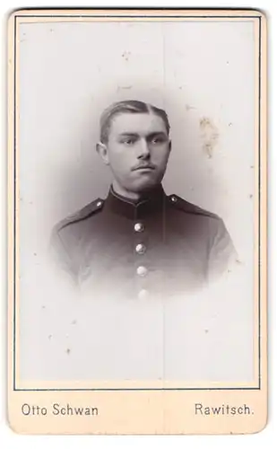 Fotografie Otto Schwan, Rawitsch, Portrait Soldat in Uniform Niederschlesisches Infanterie-Regiment Nr. 50