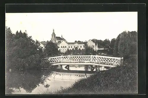 AK Castolovice, Brücke gegen Kirche