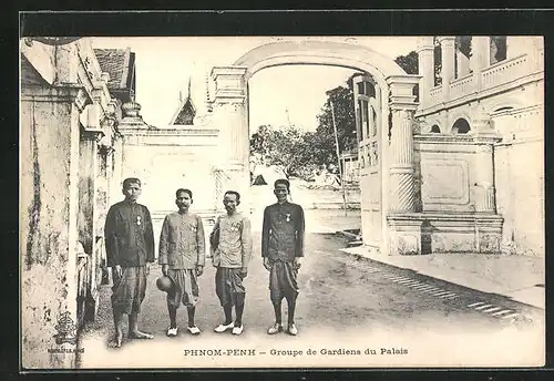 AK Phnom Penh, Groupe de Gardiens du Palais