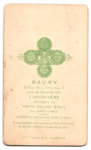 Fotografie Maury, Angoulême, 9, Rue de l`Angoulême, Portrait junger Herr im Anzug mit Fliege