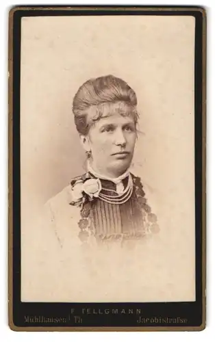 Fotografie F. Tellgmann, Mühlhausen i. Th., Jacobistrasse, Portrait junge Dame mit zeitgenössischer Frisur
