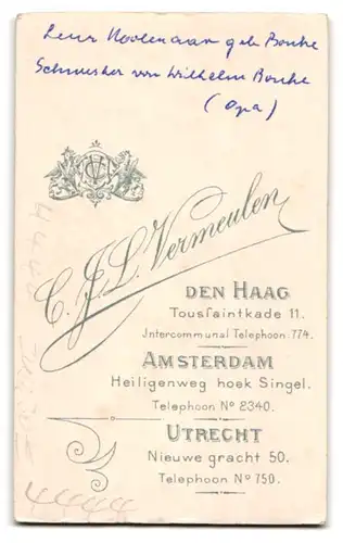 Fotografie C. J. L. Vermeulen, Den Haag, Tokusfaintkade 11, Portrait junge Dame im Samtkleid