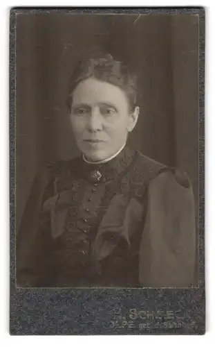 Fotografie H. Schmeck, Olpe, Portrait bürgerliche Dame mit Kragenbrosche