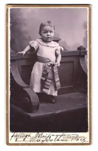 Fotografie Wilh. Everhan, Gummersbach, Portrait kleines Mädchen im Kleid