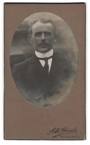 Fotografie Alb. Rössle, Ravensburg, Portrait eleganter Herr mit Schnurrbart