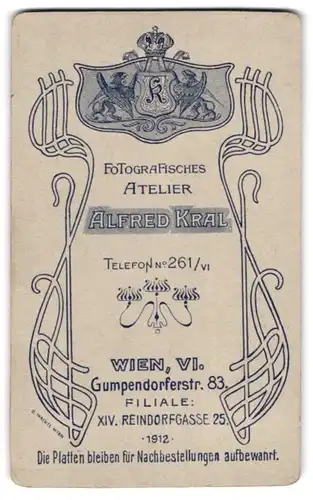 Fotografie Alfred Kral, Wien, Gumpendorferstr. 83, Wappen mit Krone und Greifen