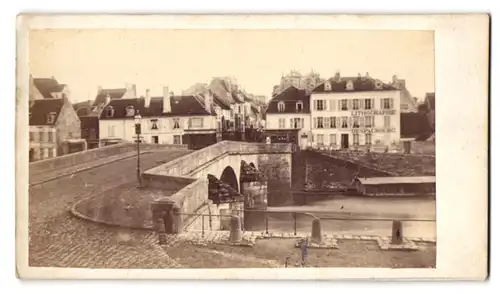 Fotografie unbekannter Fotograf, Ansicht Paris, Brücke / Pont Marne mit Lithographengebäude De Spaubourg