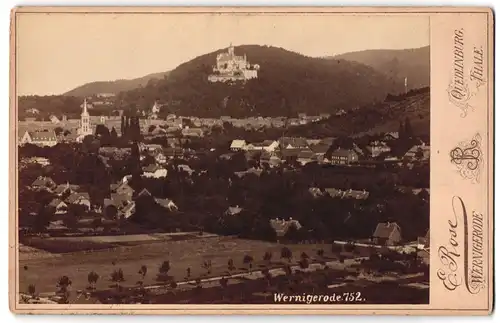 Fotografie E. Rose, Wernigerode, Ansicht Wernigerode, Ortspartie mit Blick zum Schloss