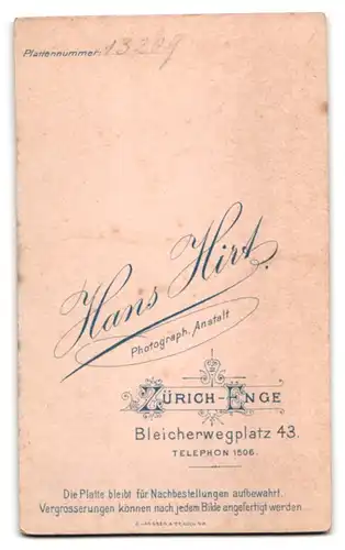 Fotografie Hans Hirt, Zürich, Bleicherwegplatz 43, Portrait schweizer Turner im weissen Dress mit Scherpe