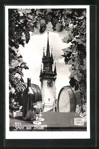 AK Znaim, Der Rathausturm hinter Weinfässern