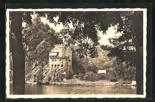 AK Znaim, Haus im Felsen