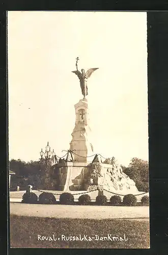 Foto-AK Reval, Frontalaufnahme Russalka-Denkmal