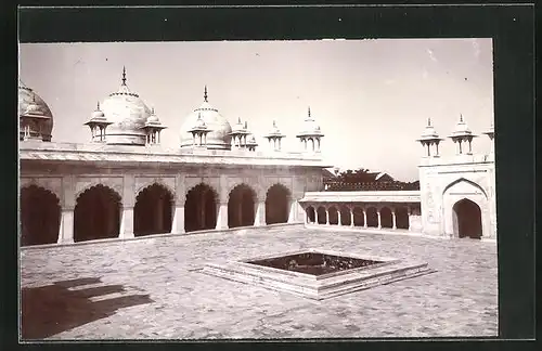 Foto-AK Agra, Brunnen im Tempel