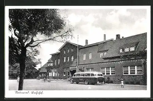 AK Neuwied, Kleiner Bus vor dem Bahnhof